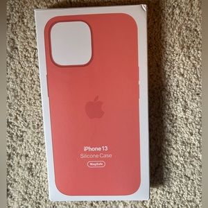 Apple IPhone 13 Silicone Case (BRAND NEW)